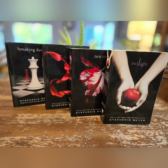 Twilight Books Series - Picture 1 of 5